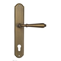Дверная ручка Venezia "CLASSIC" CYL на планке PL02 матовая бронза