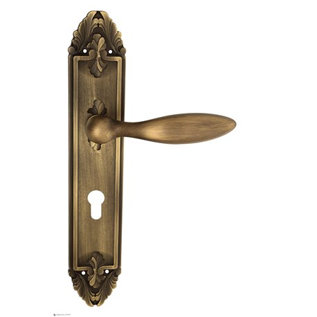 Дверная ручка Venezia "MAGGIORE" CYL на планке PL90 матовая бронза