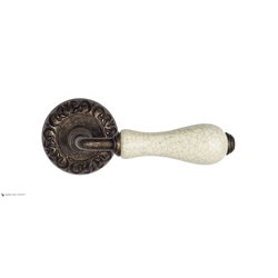 Дверная ручка Venezia "COLOSSEO" белая керамика паутинка D4 античная бронза