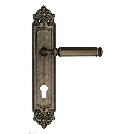Дверная ручка Venezia "MOSCA" CYL на планке PL96 античное серебро